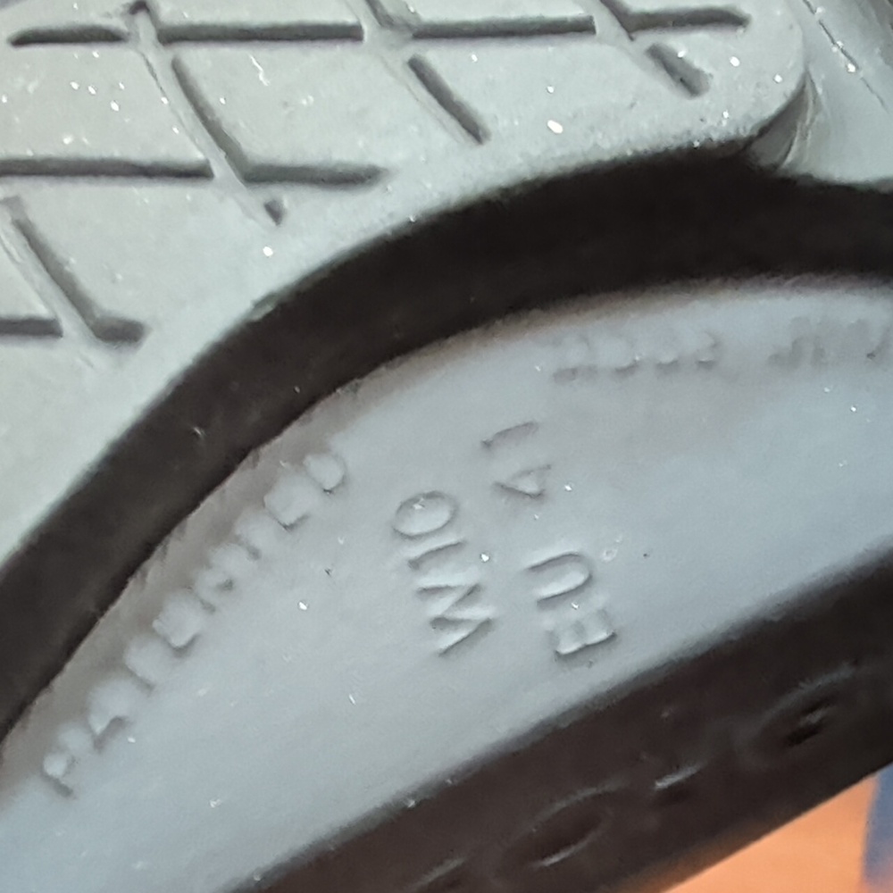 Oofos Oolala Black Flip Flop Recovery Sandals - Picture 7 of 7